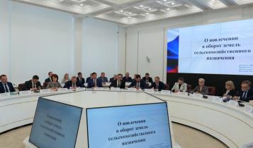 Роман Бусаргин провел постоянно действующее совещание с зампредами и министрами Правительства области